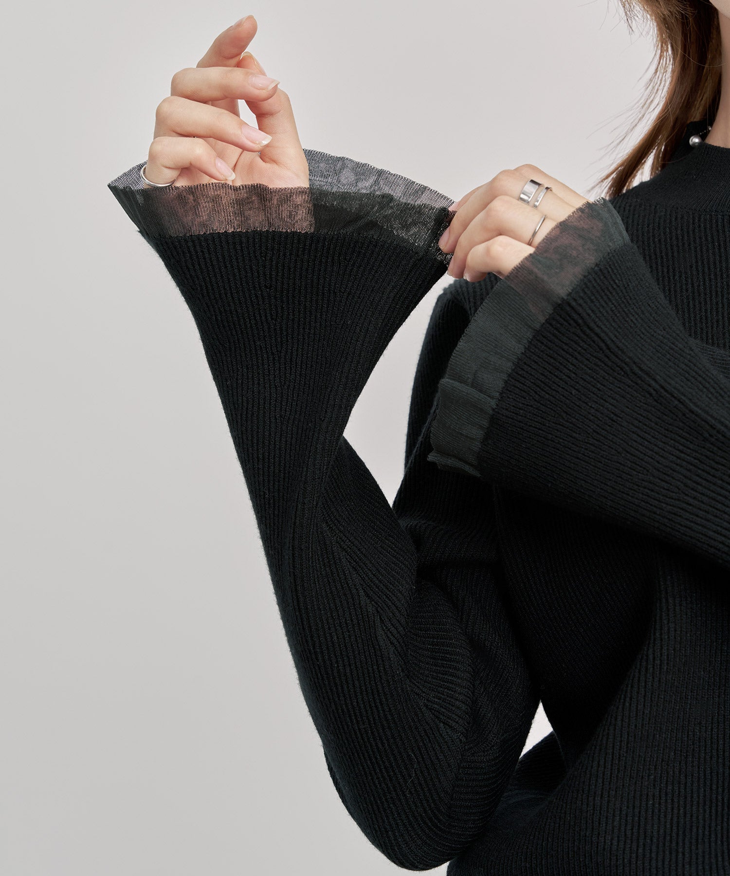 袖口シアフリル付きリブ編みニットトップス
sdp8070 ブラック