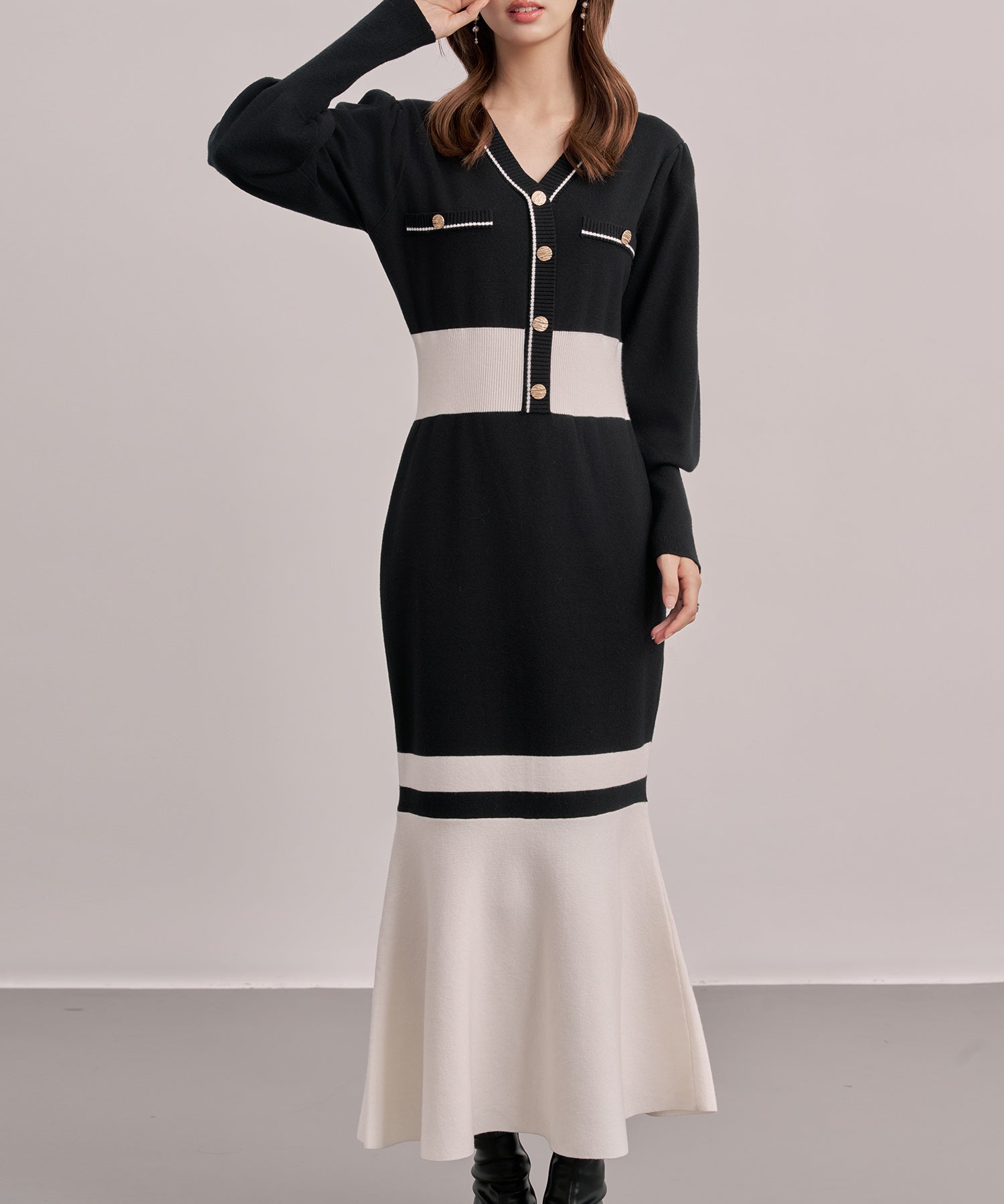 トランペットライン長袖ミディ丈配色ニットワンピース
sdp8103 ブラック