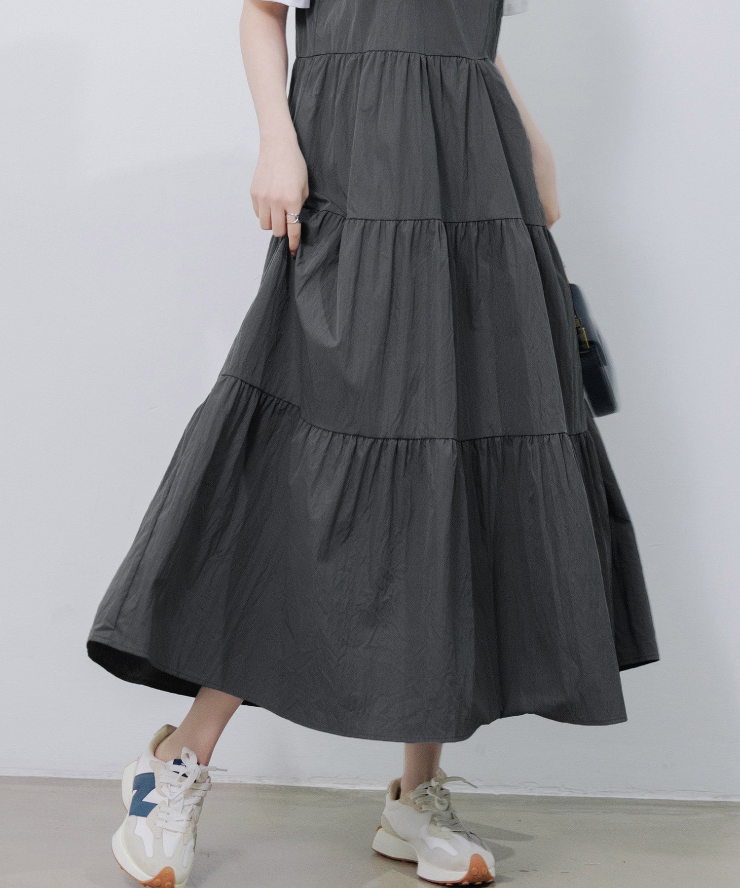 ふんわり広がるディアードキャミワンピースsdpal6213 チャコール