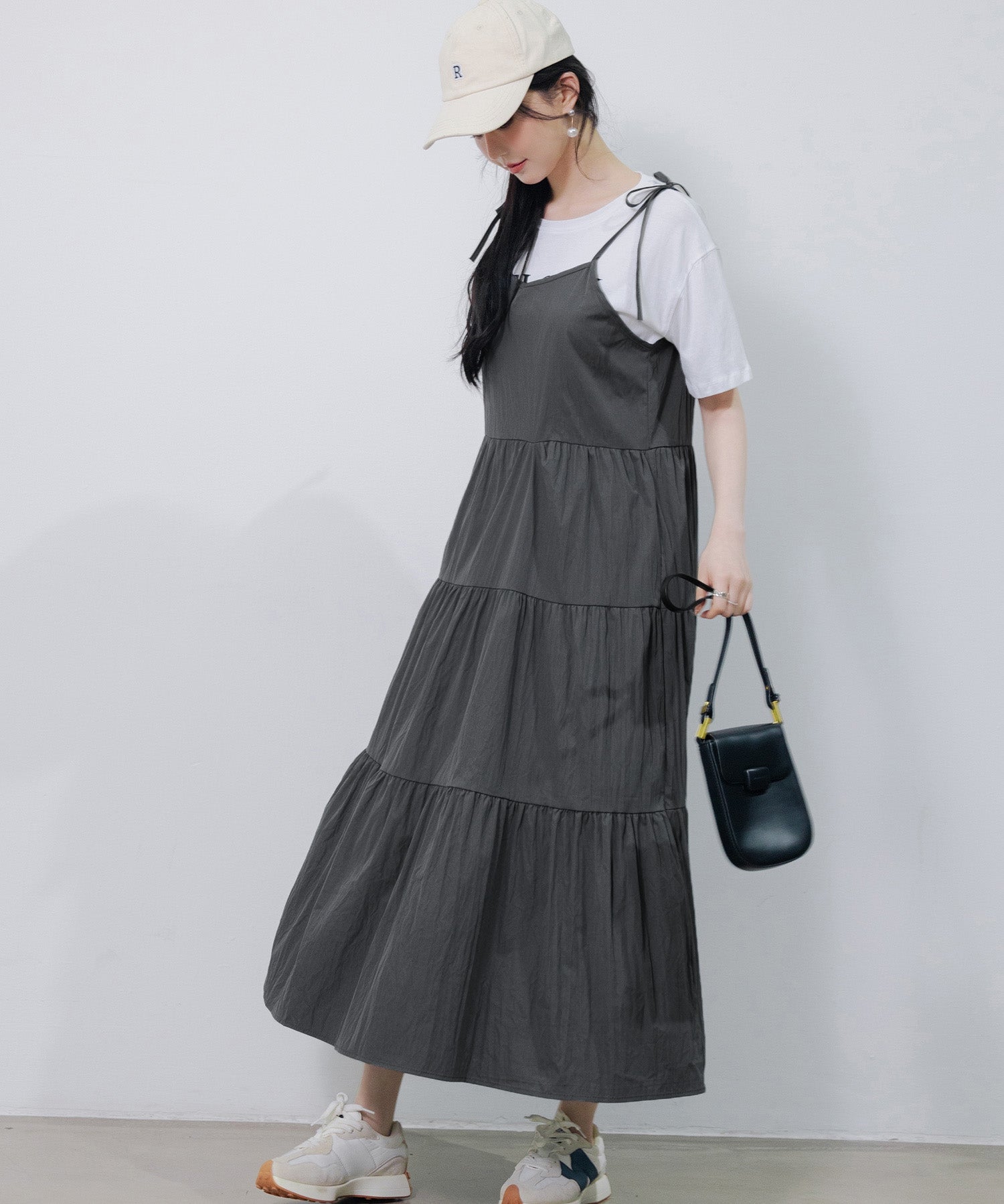 ふんわり広がるディアードキャミワンピースsdpal6213 チャコール