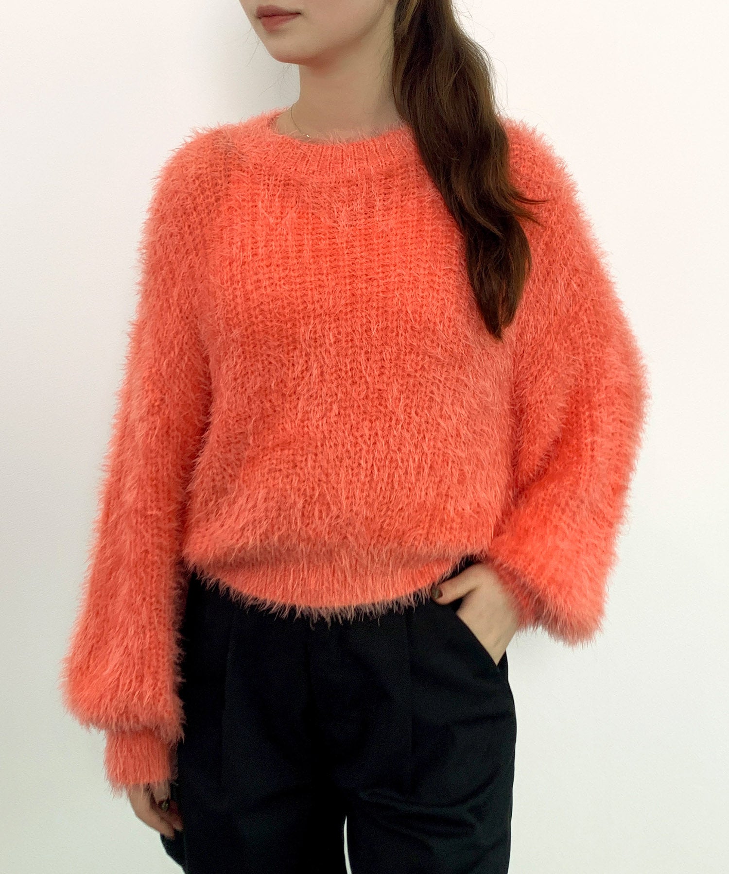 ラウンドネックショート丈光沢フェザーニットsdprb1052-103-32