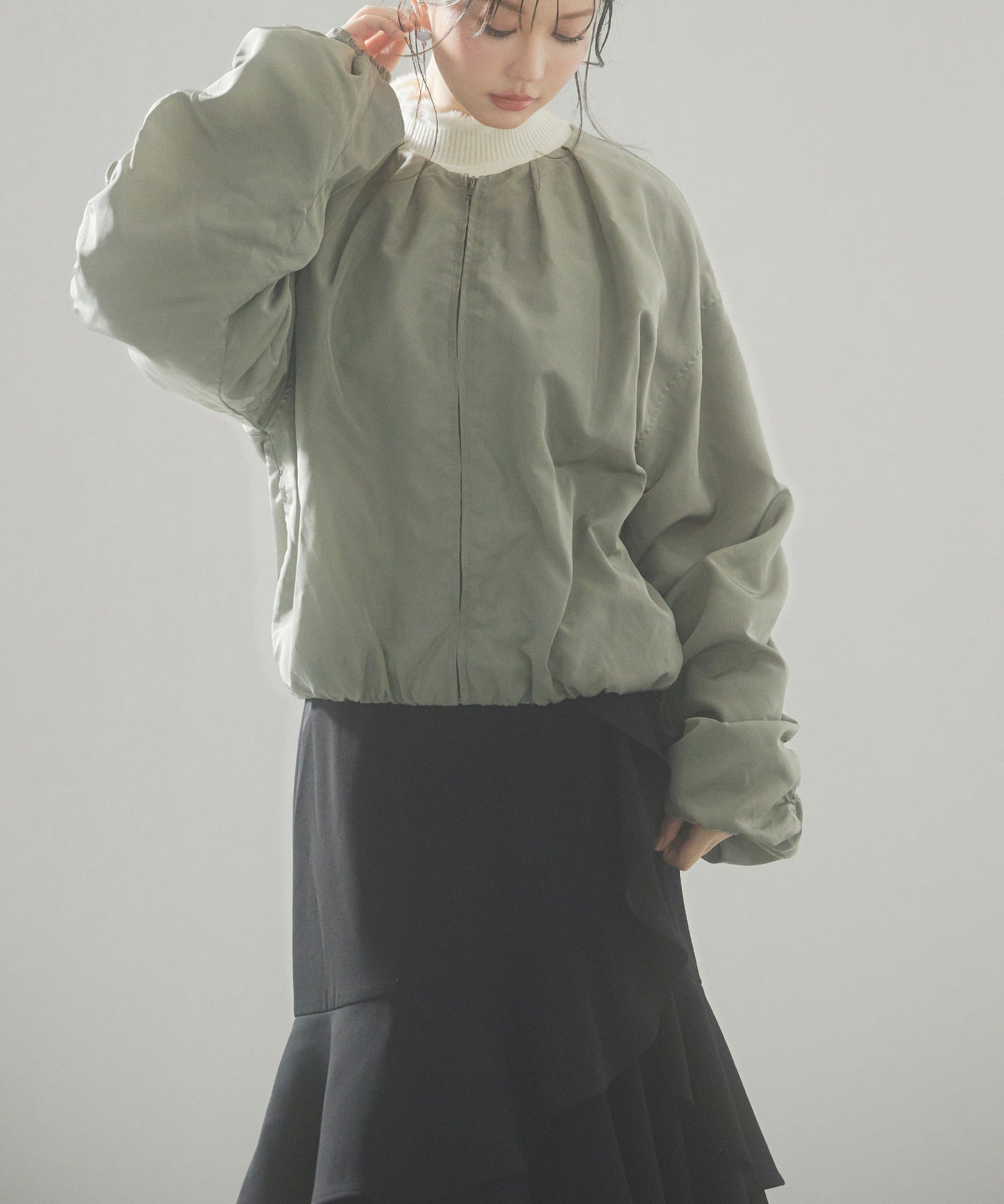 ノーカラー袖ギャザーブルゾンsdprb7010 ライトカーキ