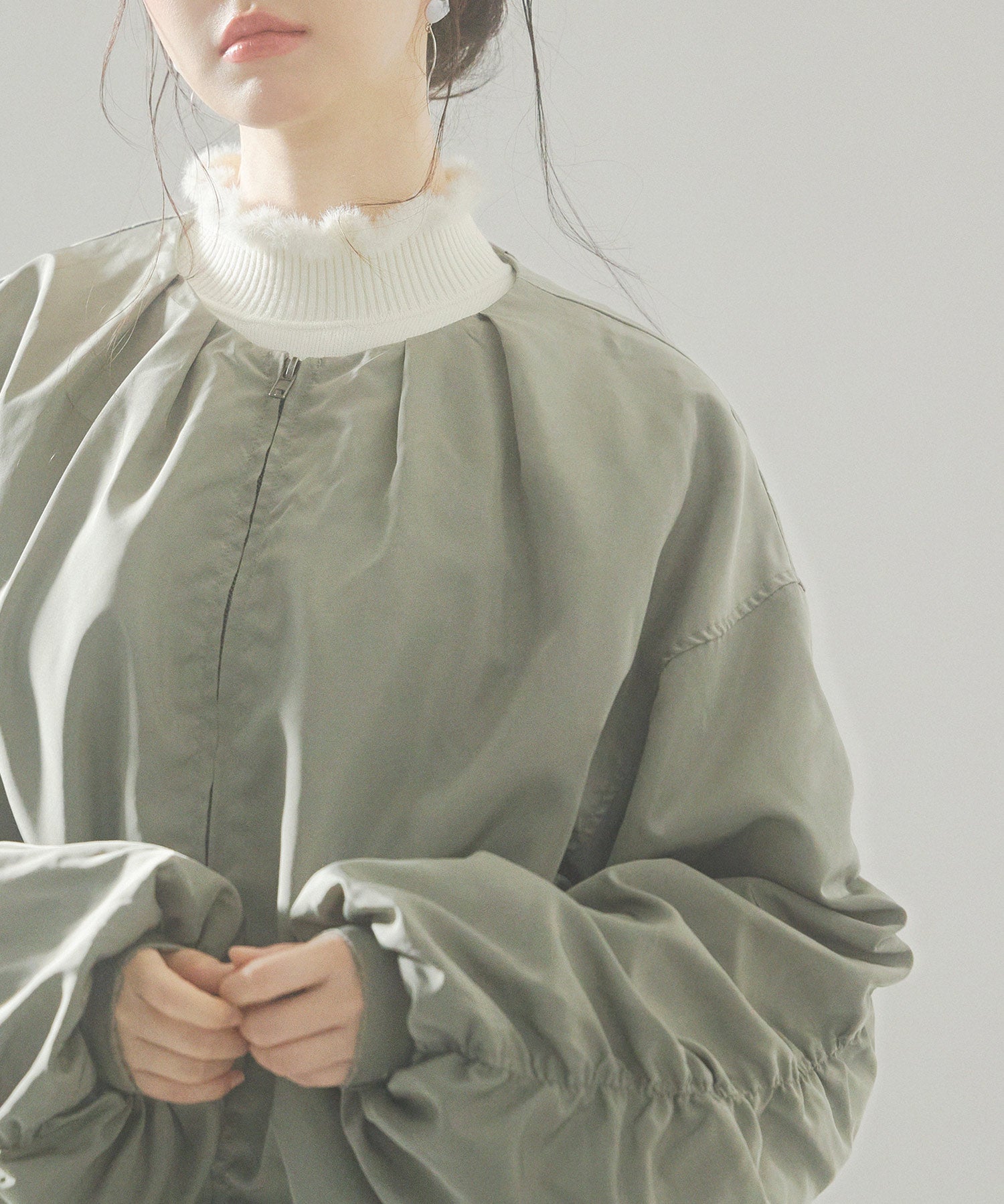 ノーカラー袖ギャザーブルゾンsdprb7010 ライトカーキ