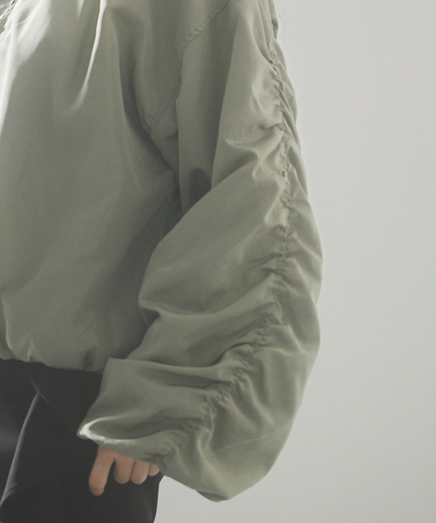 ノーカラー袖ギャザーブルゾンsdprb7010 ライトカーキ