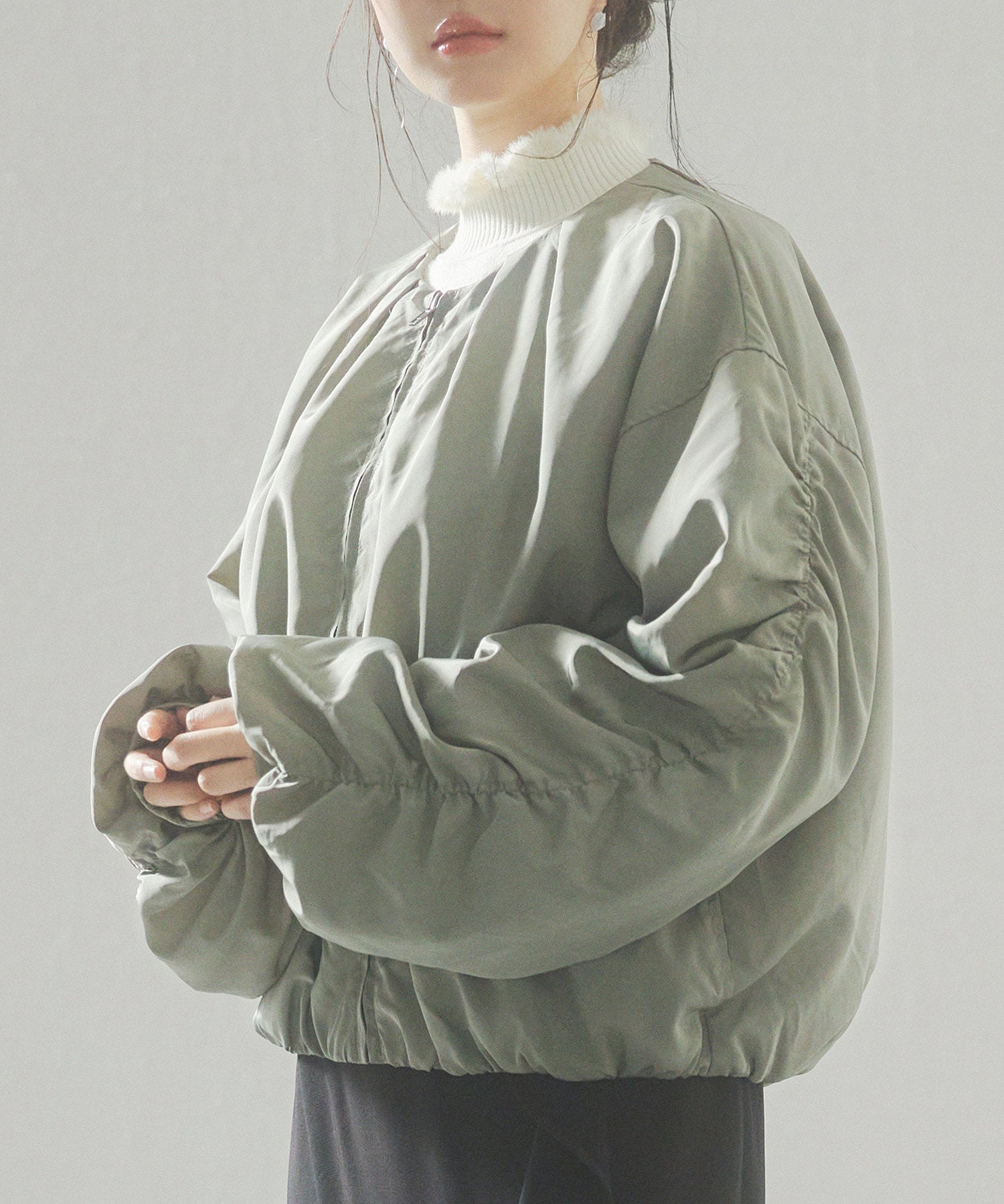 ノーカラー袖ギャザーブルゾンsdprb7010 ライトカーキ