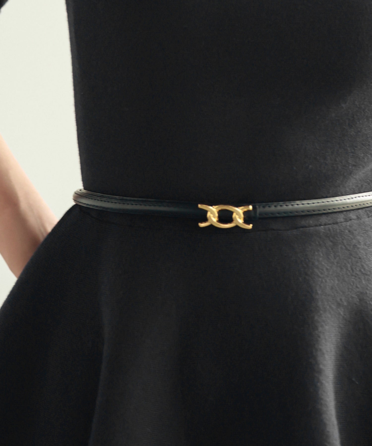 ゴールドバックル細ベルトsdpxyf0005 ブラック