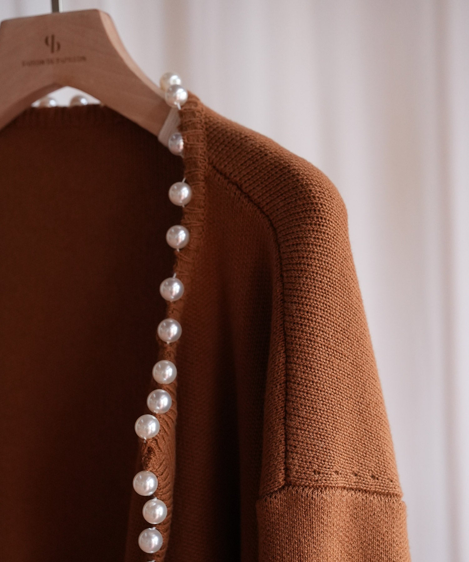 パールビジューボタンレスニットカーディガンxyf041631 ブラウン