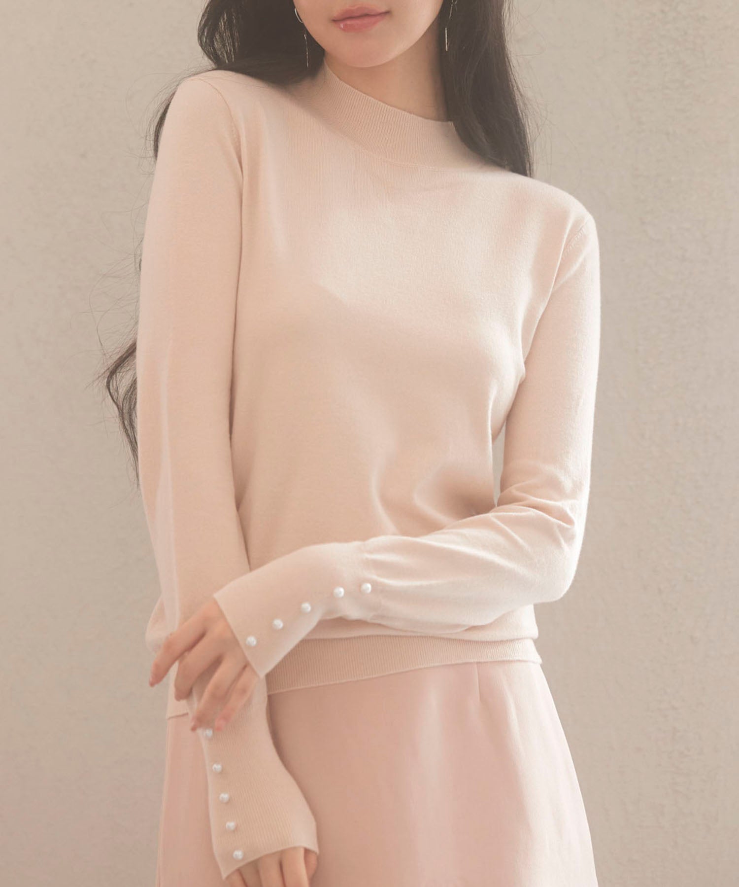 パールボタン付きプチハイネックニットプルオーバーxyf2150 ベージュ
