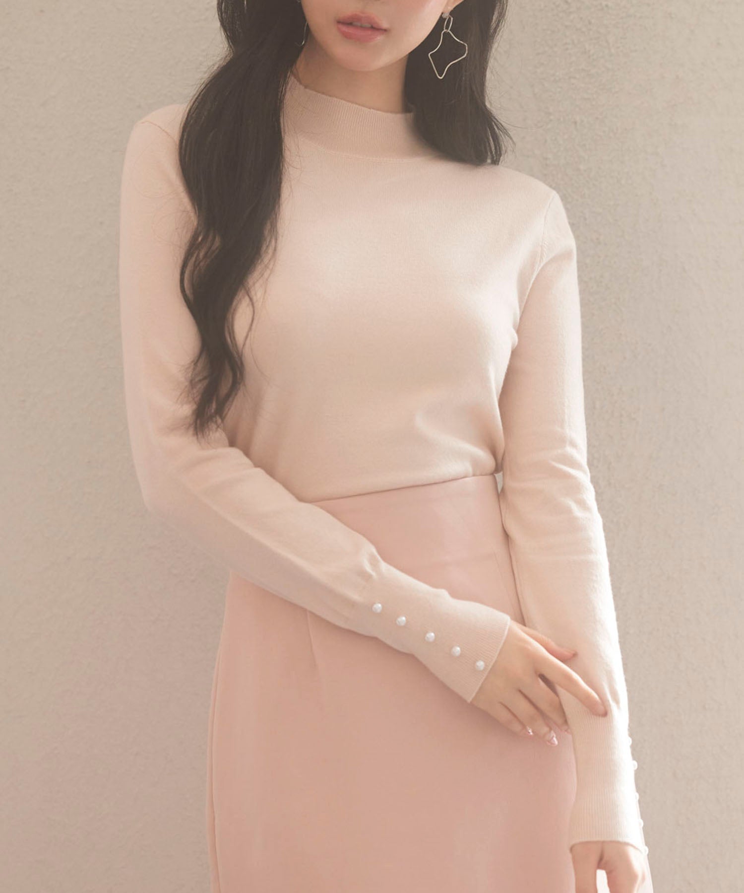 パールボタン付きプチハイネックニットプルオーバーxyf2150 ベージュ