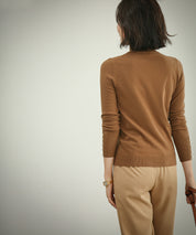 パールボタン付きプチハイネックニットプルオーバーxyf2150 ブラウン