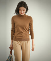 パールボタン付きプチハイネックニットプルオーバーxyf2150 ブラウン