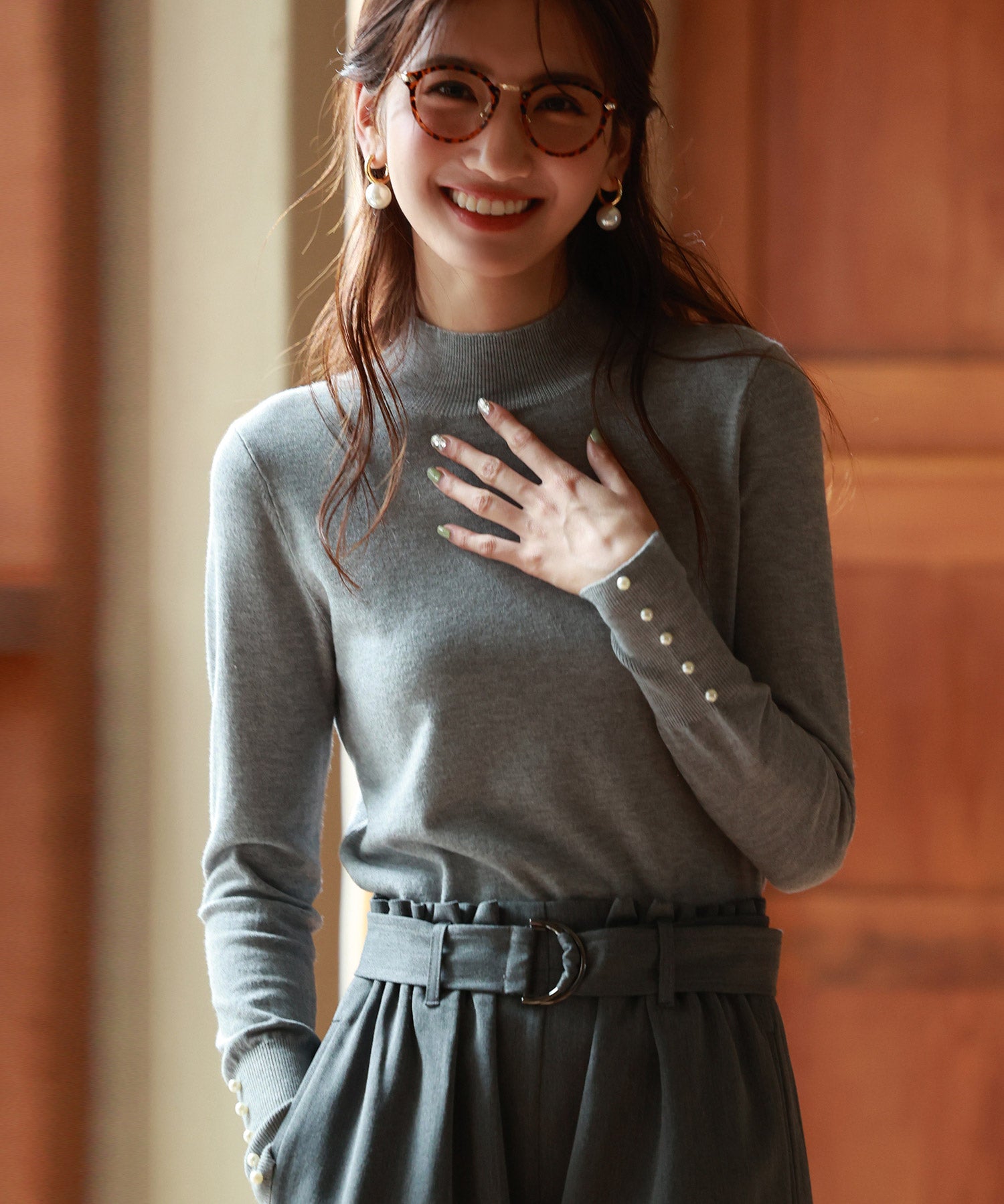 パールボタン付きプチハイネックニットプルオーバーxyf2150 グレー