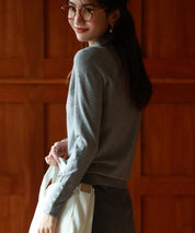 パールボタン付きプチハイネックニットプルオーバーxyf2150 グレー