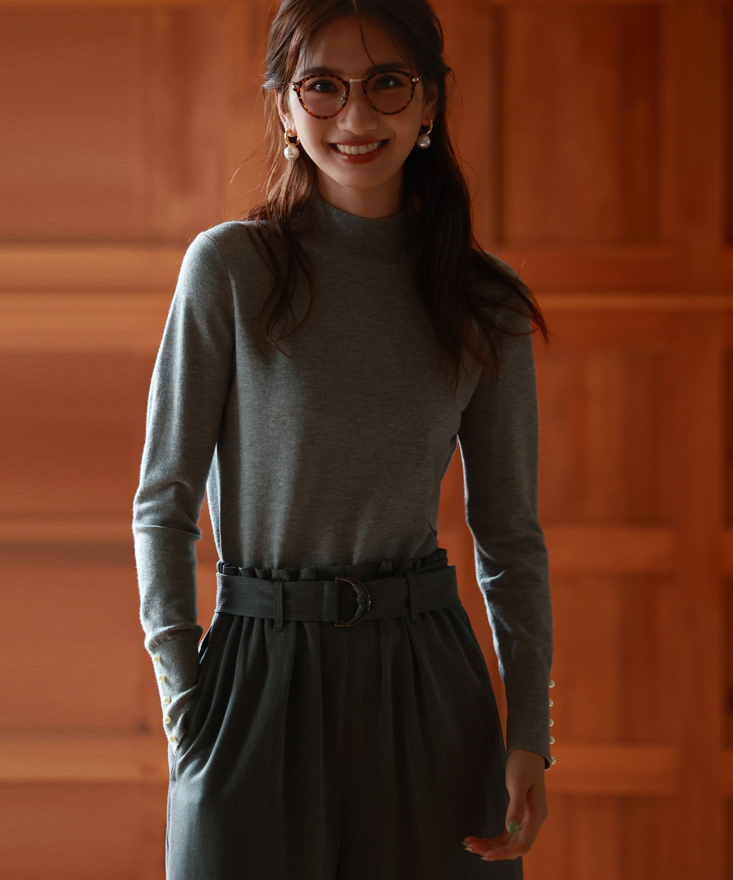 パールボタン付きプチハイネックニットプルオーバーxyf2150 グレー