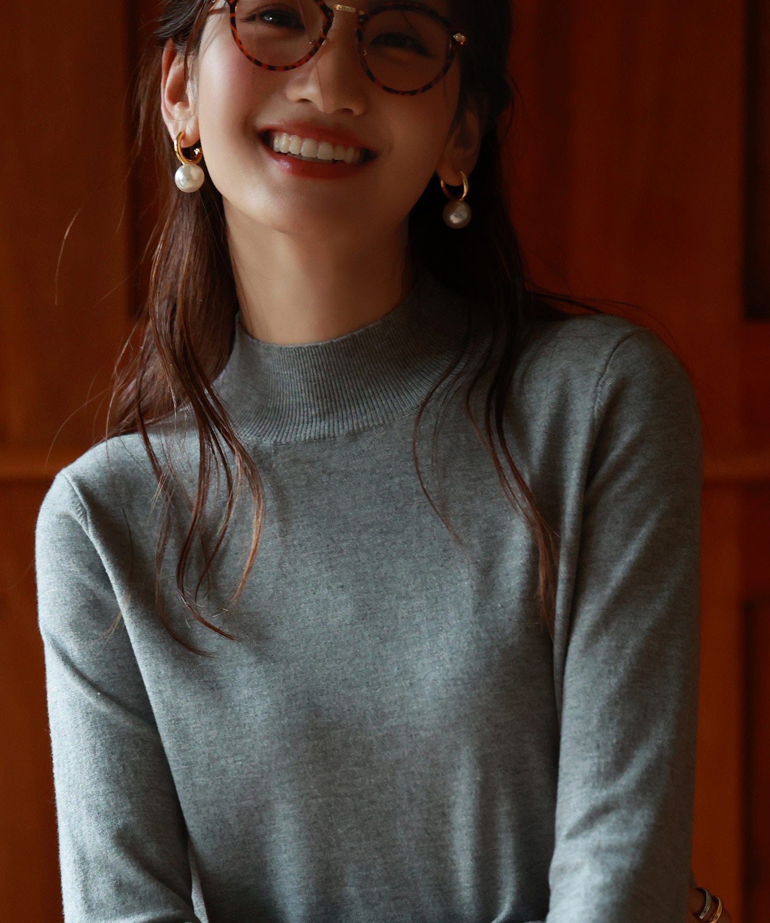 パールボタン付きプチハイネックニットプルオーバーxyf2150 グレー