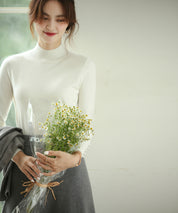 パールボタン付きプチハイネックニットプルオーバーxyf2150 ホワイト