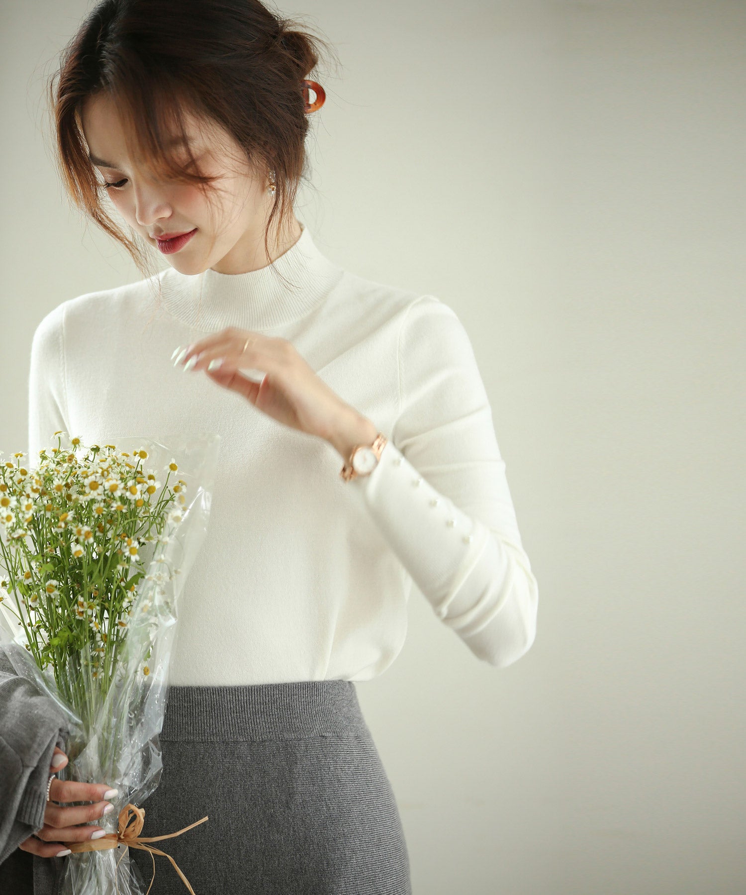 パールボタン付きプチハイネックニットプルオーバーxyf2150 ホワイト