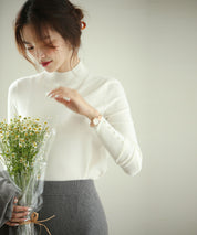 パールボタン付きプチハイネックニットプルオーバーxyf2150 ホワイト