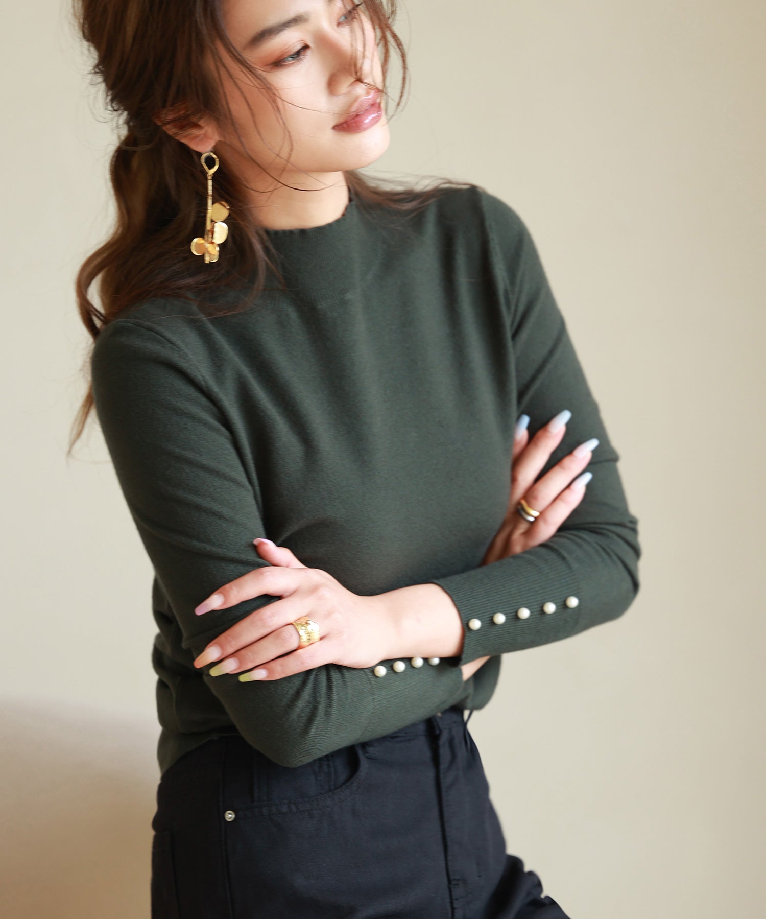 パールボタン付きプチハイネックニットプルオーバーxyf2150 カーキ