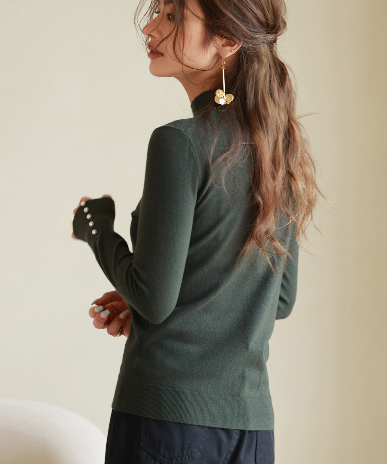 パールボタン付きプチハイネックニットプルオーバーxyf2150 カーキ