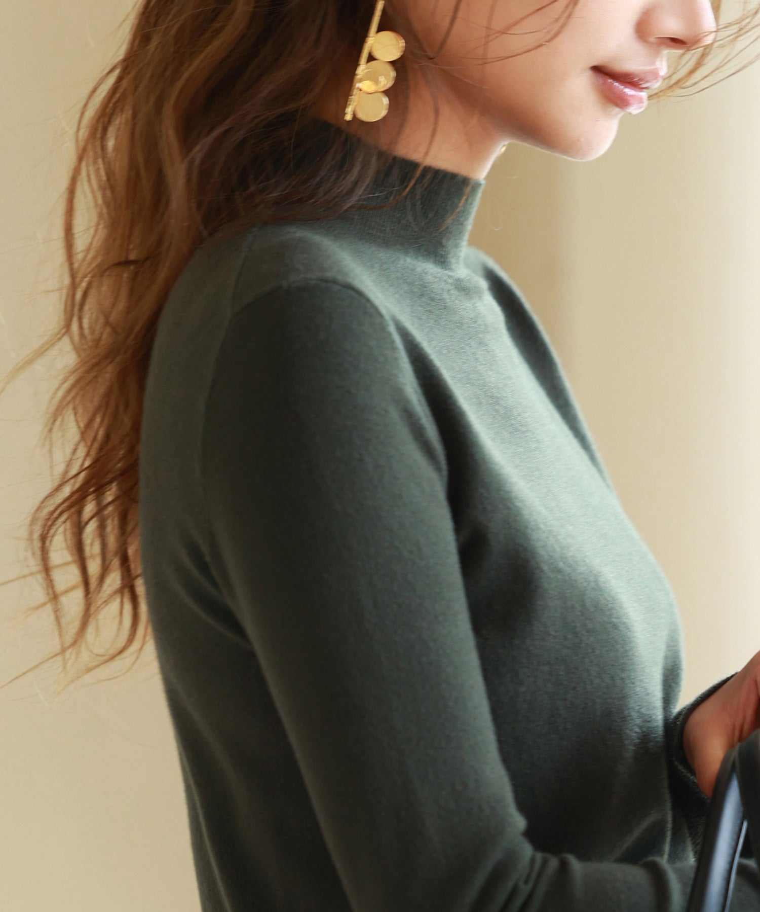 パールボタン付きプチハイネックニットプルオーバーxyf2150 カーキ