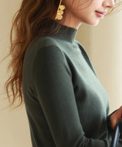 パールボタン付きプチハイネックニットプルオーバーxyf2150 カーキ