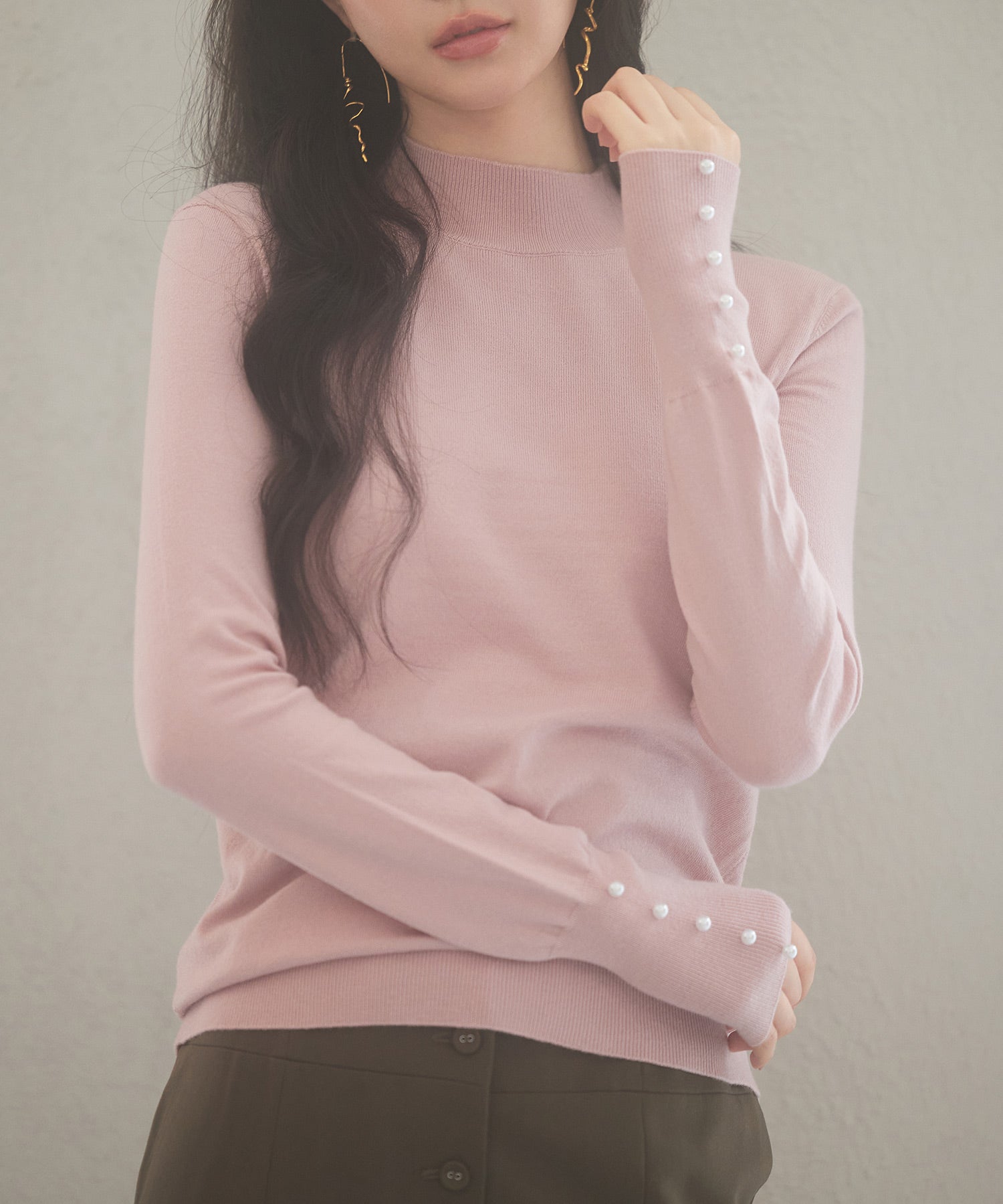 パールボタン付きプチハイネックニットプルオーバーxyf2150-103-26