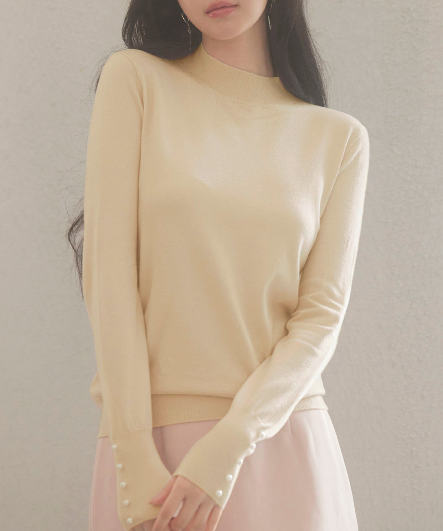 パールボタン付きプチハイネックニットプルオーバーxyf2150 ライトベージュ