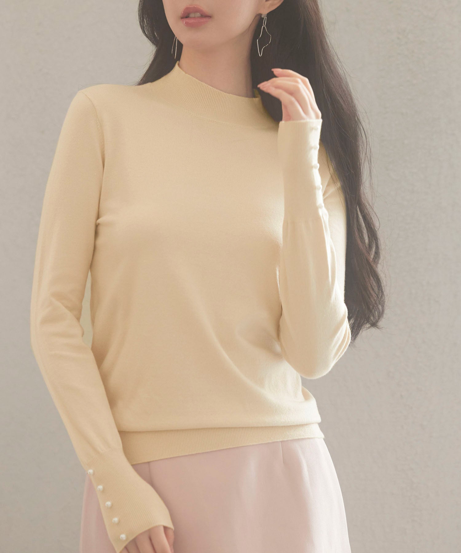 パールボタン付きプチハイネックニットプルオーバーxyf2150 ライトベージュ