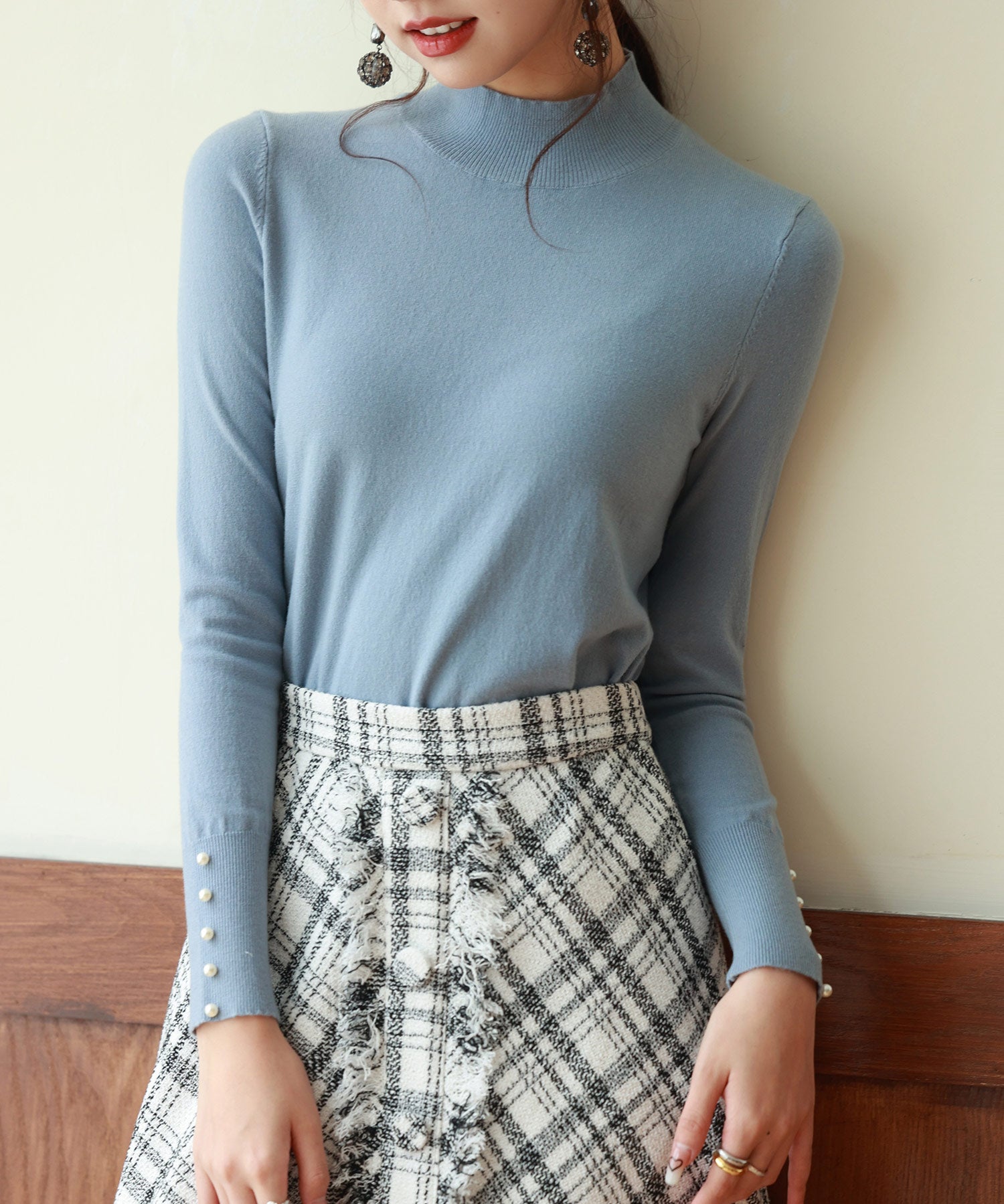 パールボタン付きプチハイネックニットプルオーバーxyf2150 ブルー