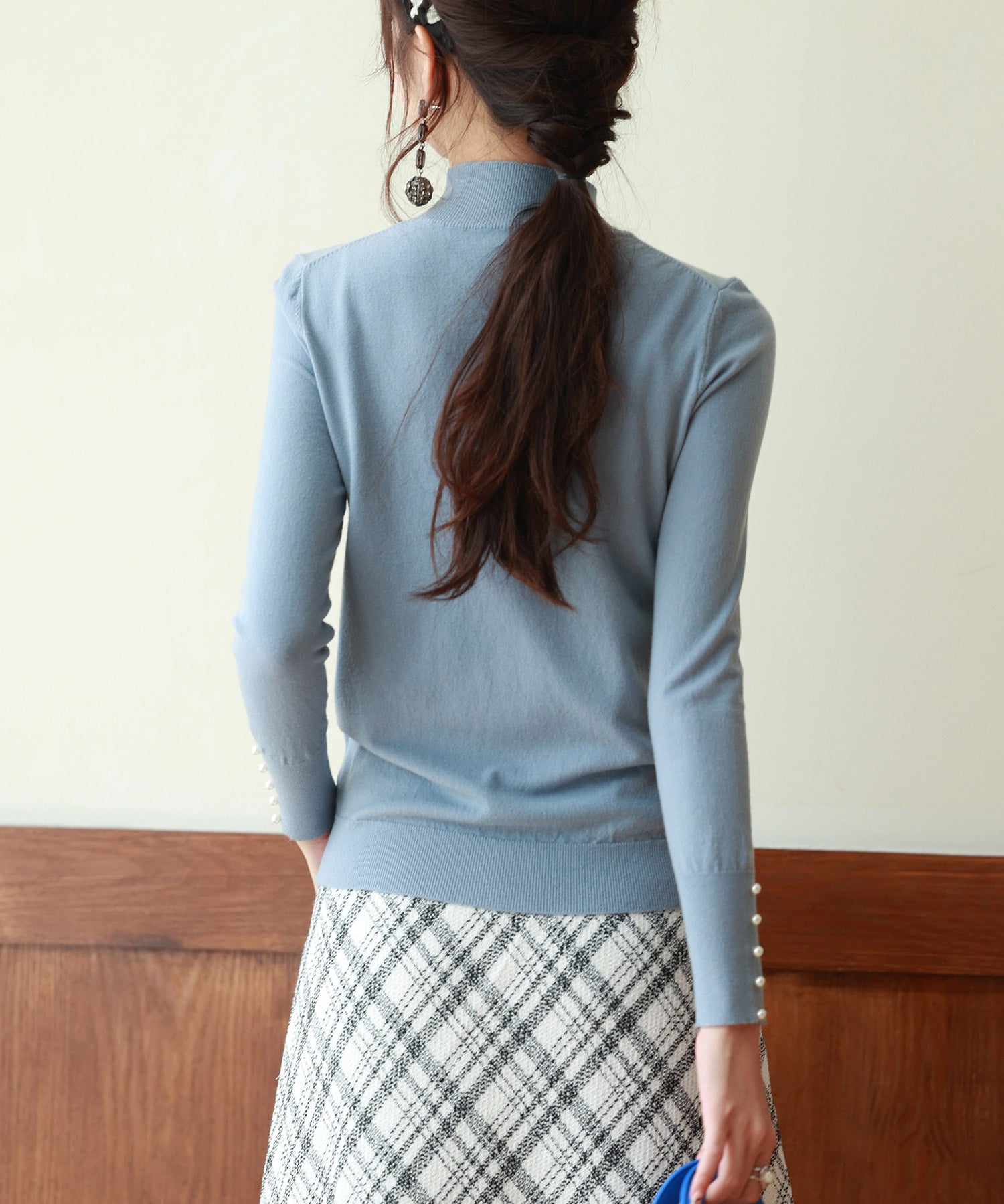 パールボタン付きプチハイネックニットプルオーバーxyf2150 ブルー