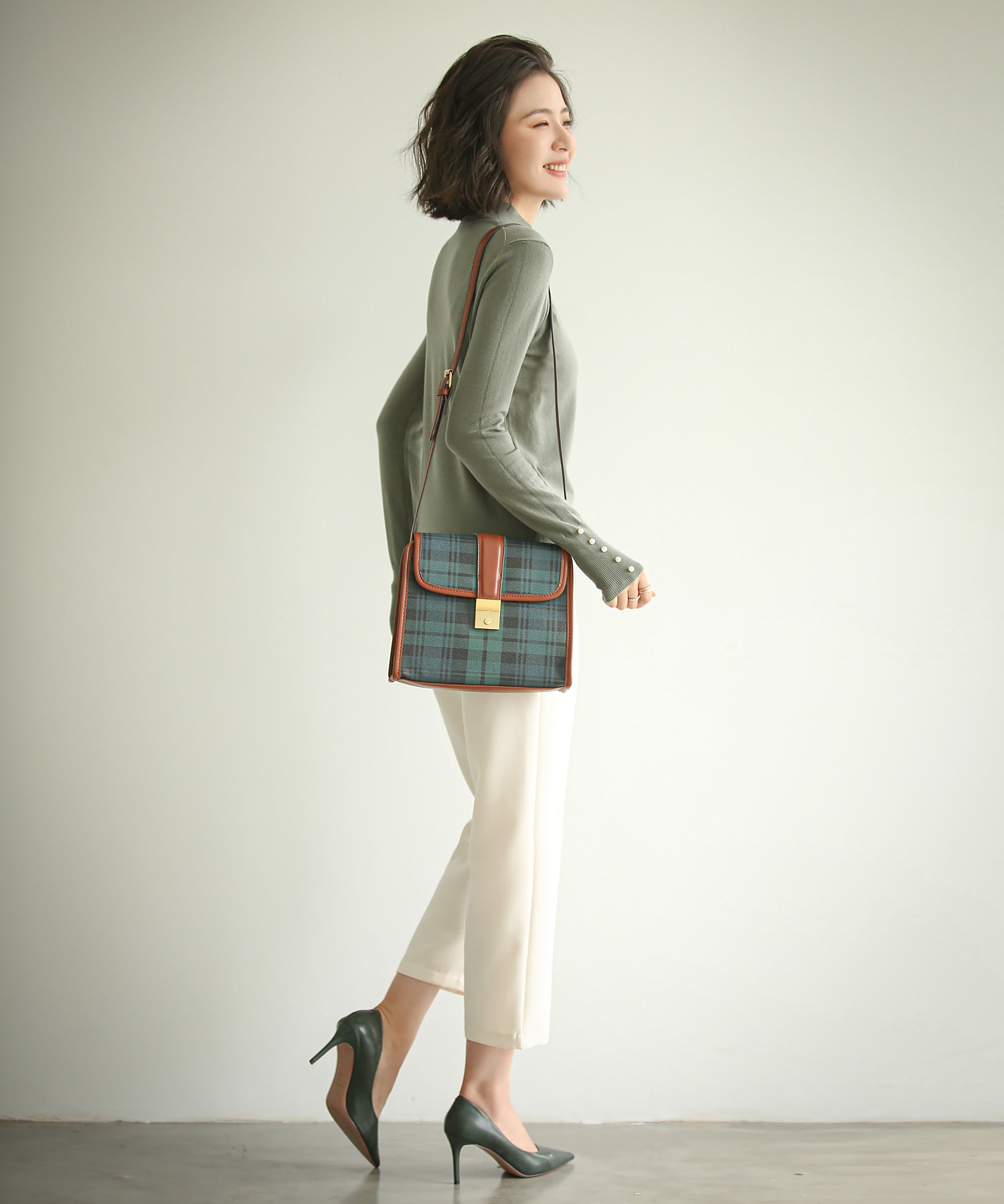 パールボタン付きプチハイネックニットプルオーバーxyf2150 グリーン