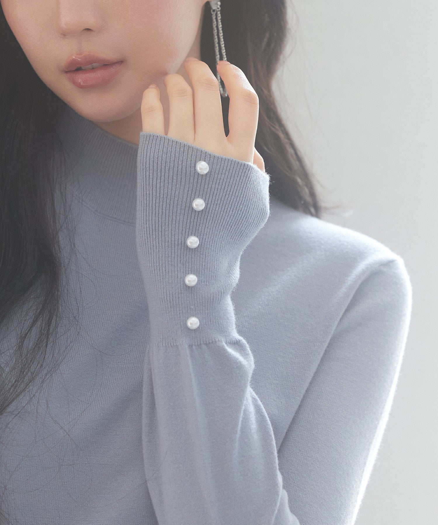 パールボタン付きプチハイネックニットプルオーバーxyf2150 ブルーグレー