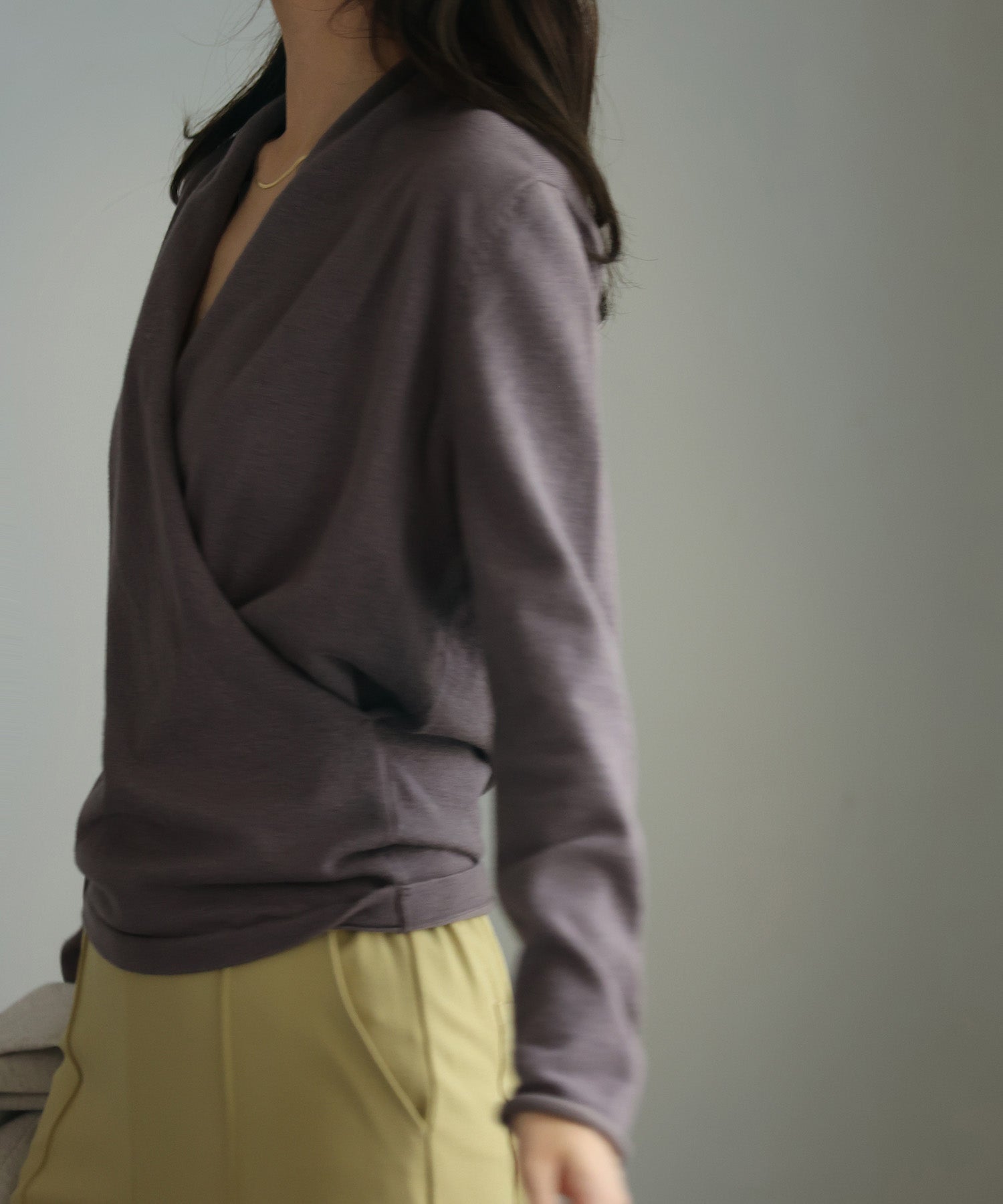 授乳もオフィスも両立カシュクールネックニットトップスxyf9368 チャコール