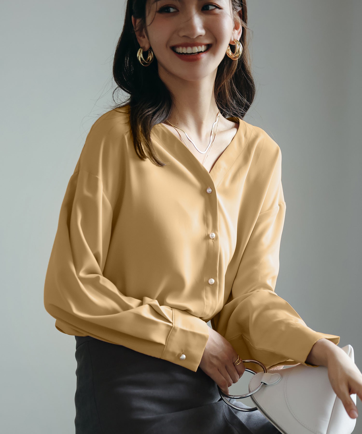 バックVネックシフォンブラウスxyz2413 ライトブラウン