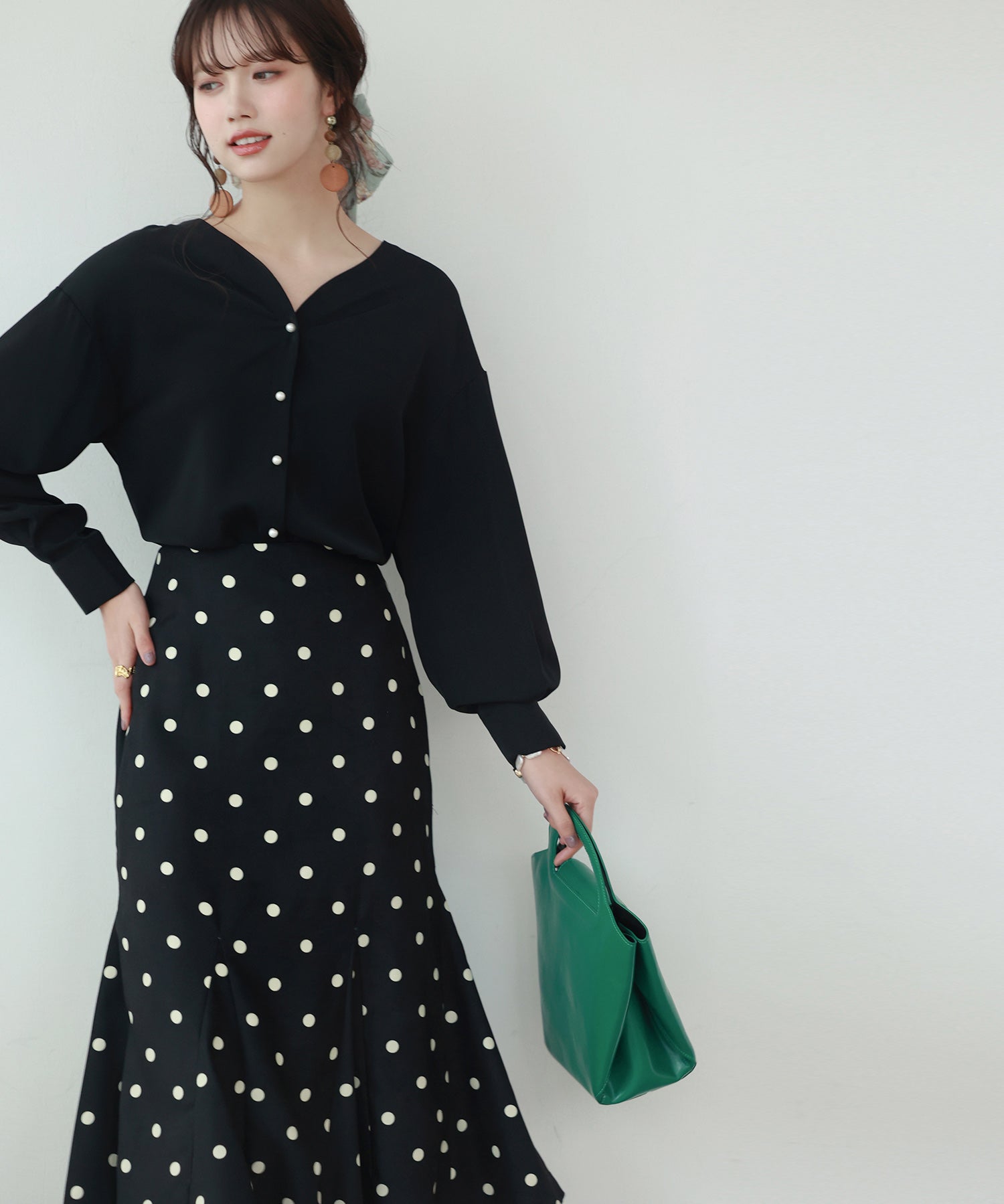 バックVネックシフォンブラウスxyz2413 ブラック