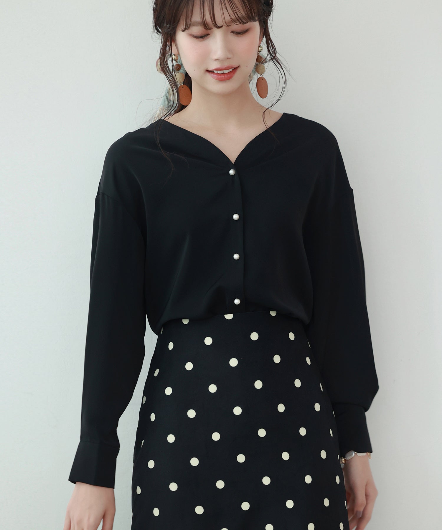 バックVネックシフォンブラウスxyz2413 ブラック