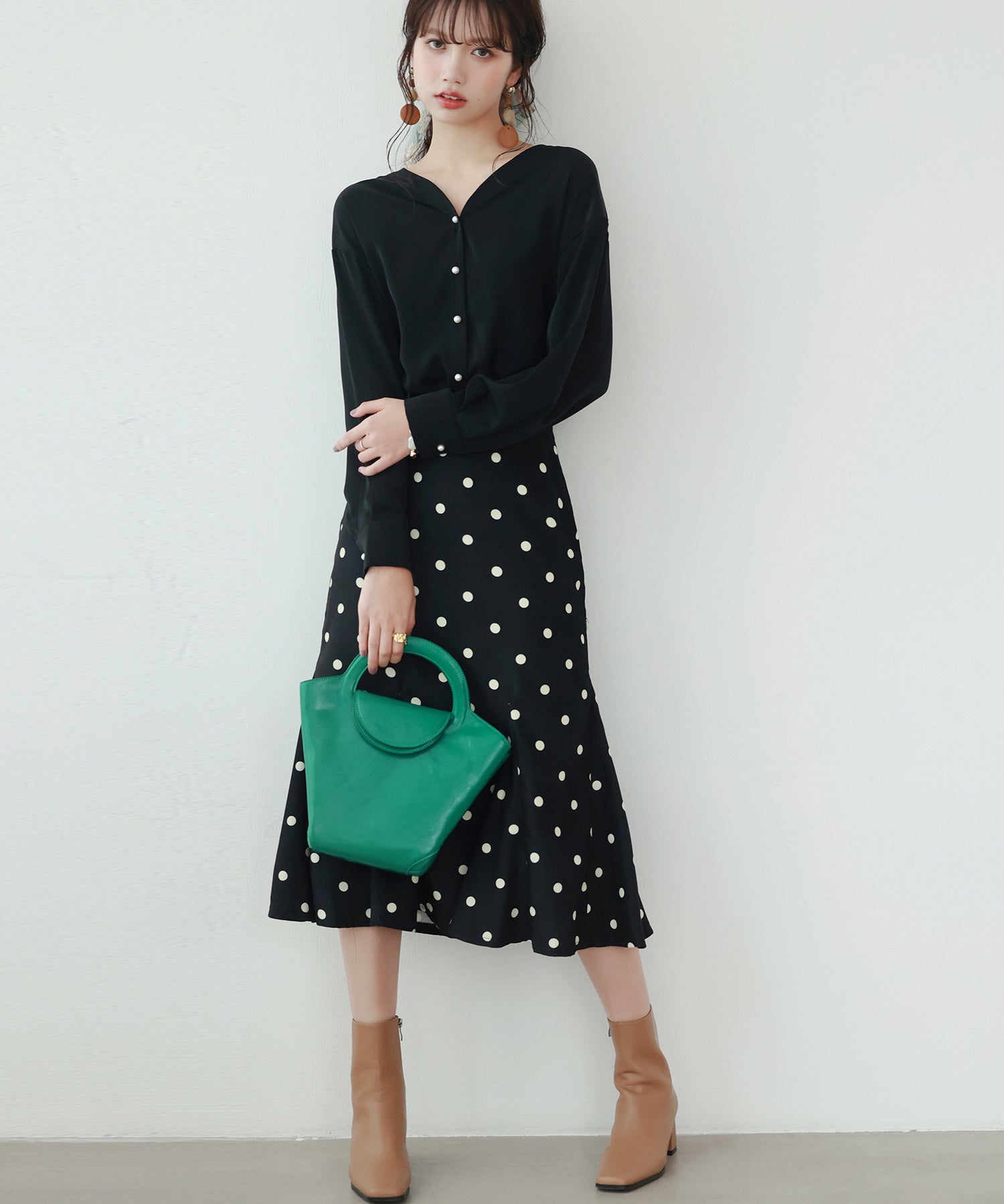 バックVネックシフォンブラウスxyz2413 ブラック