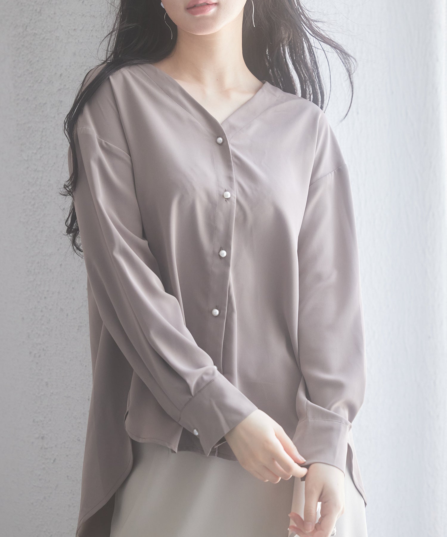 バックVネックシフォンブラウスxyz2413 モカ