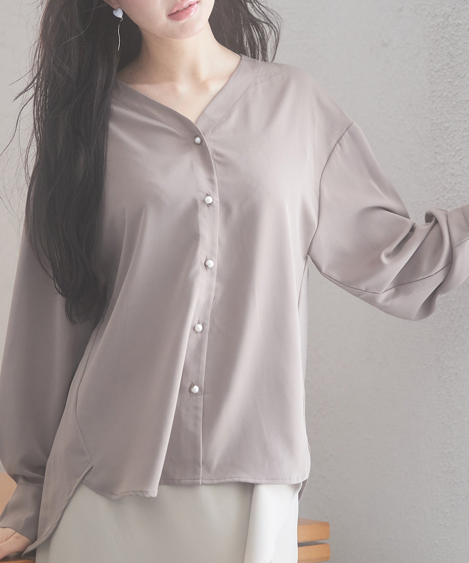 バックVネックシフォンブラウスxyz2413 モカ