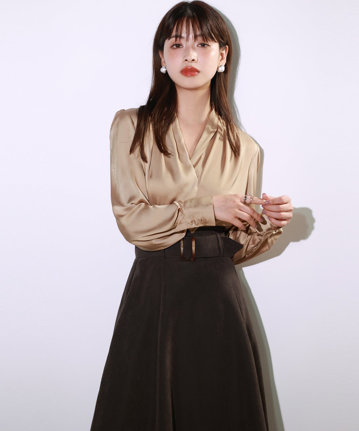 サテン素材ショルダータックブラウスsdp0040 ダークベージュ