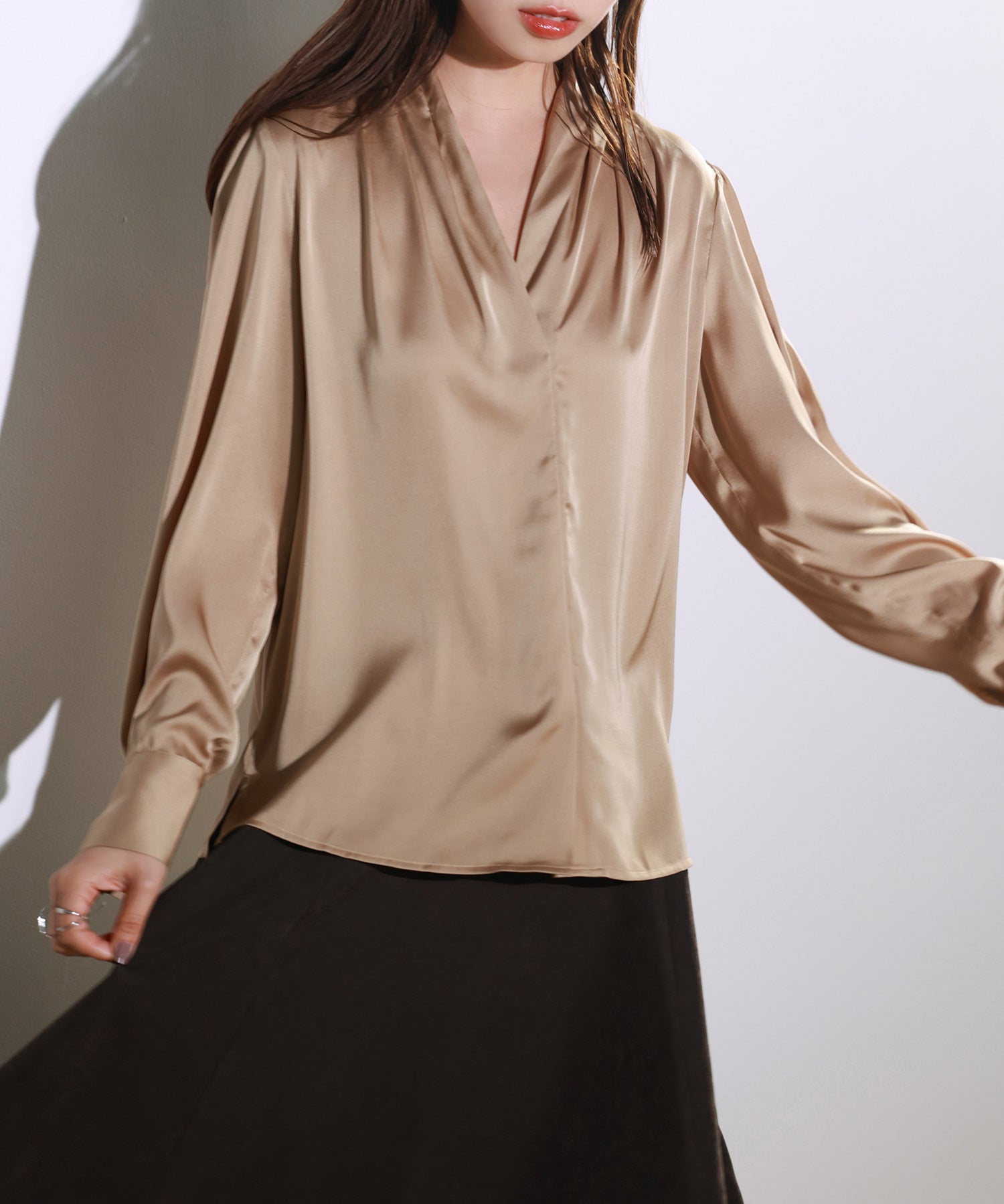 サテン素材ショルダータックブラウスsdp0040 ダークベージュ