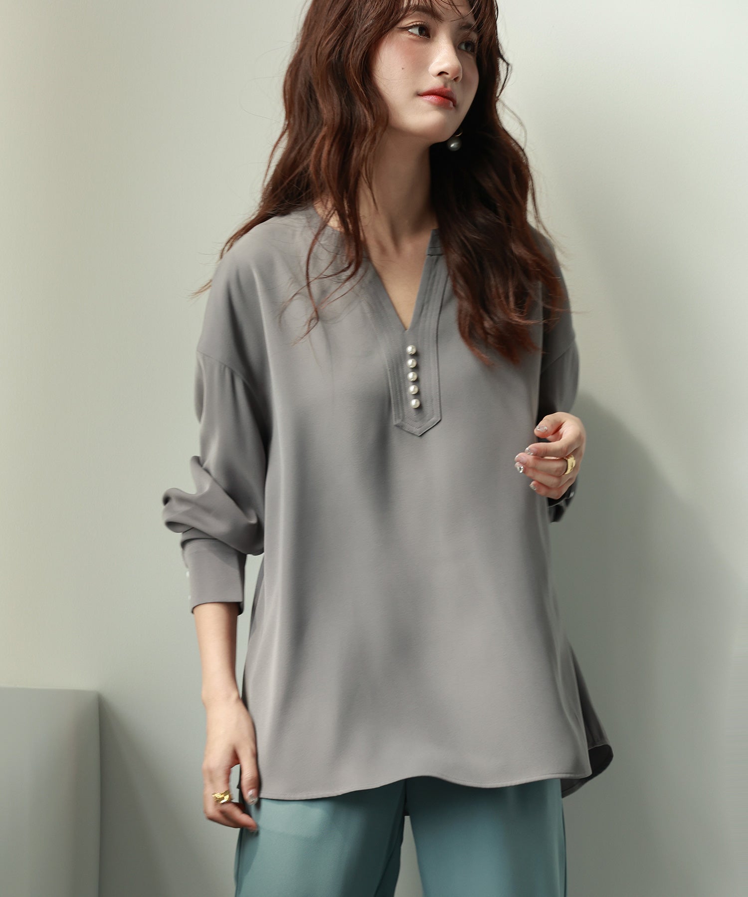 パール付きキーネックブラウスsdp0046 グレー