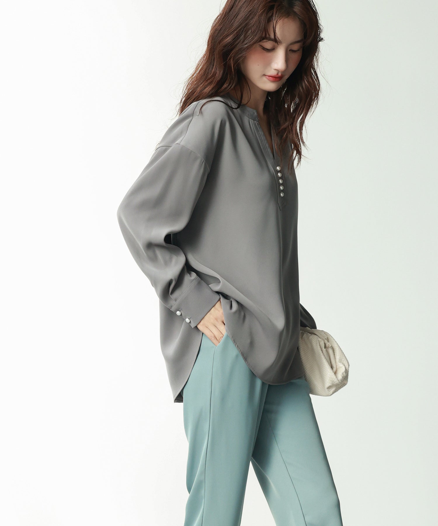 パール付きキーネックブラウスsdp0046 グレー