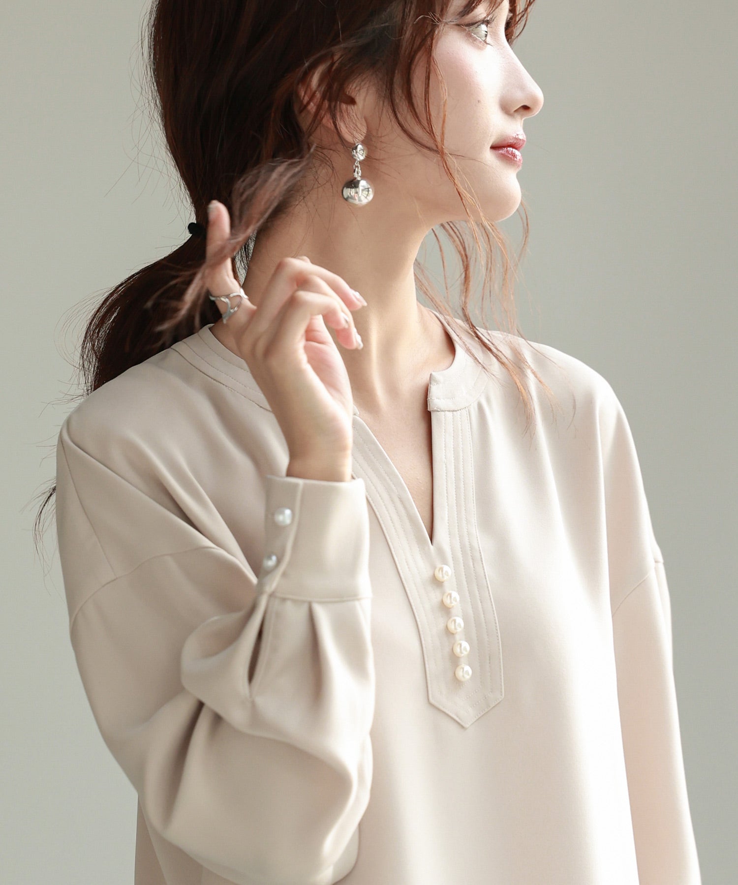 パール付きキーネックブラウスsdp0046 アイボリー