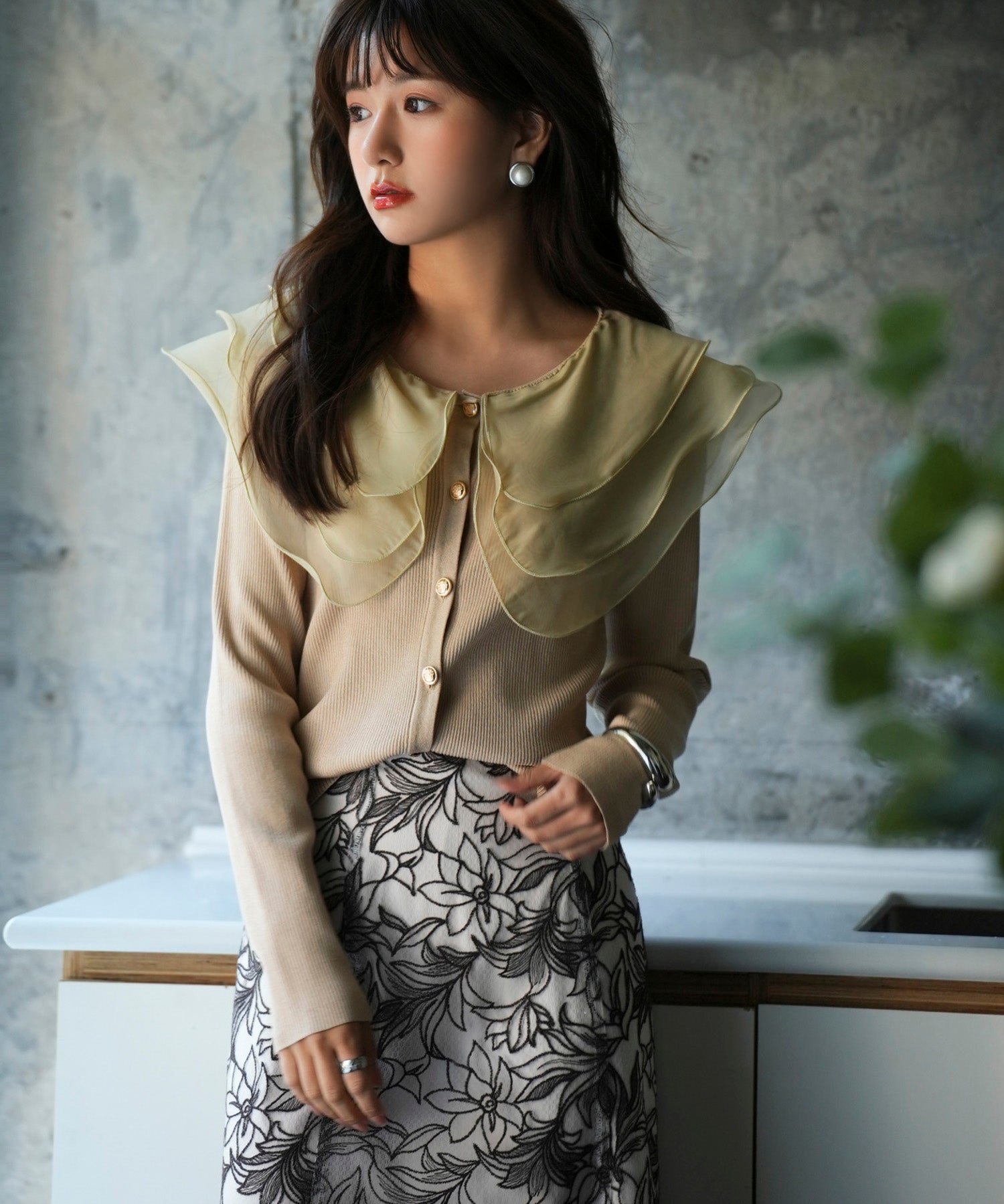 フリル襟とリブニットがドッキングしたプルオーバーsdp0075 ベージュ