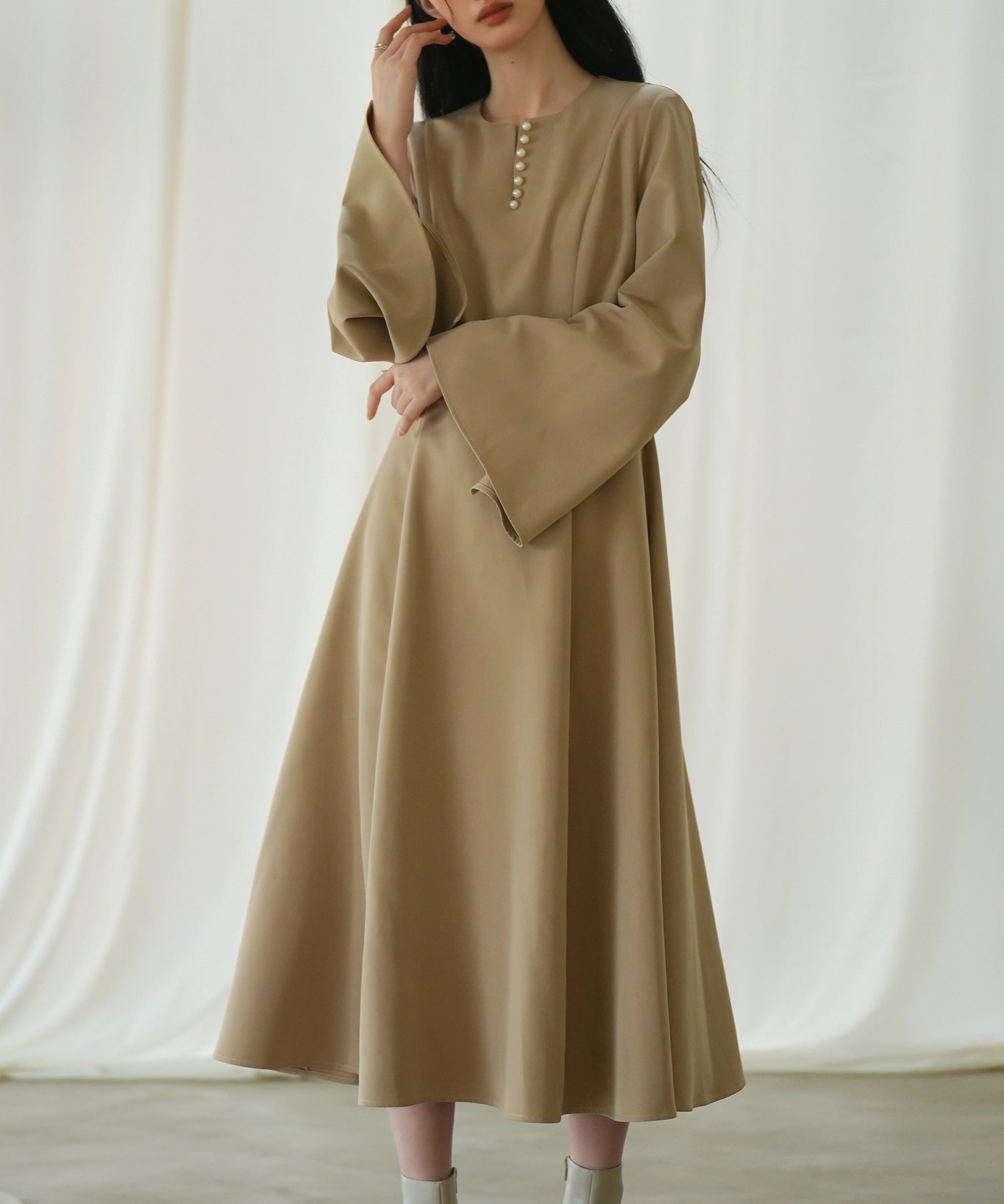 パール付きキーネックフレアワンピースsdp0106 ベージュ