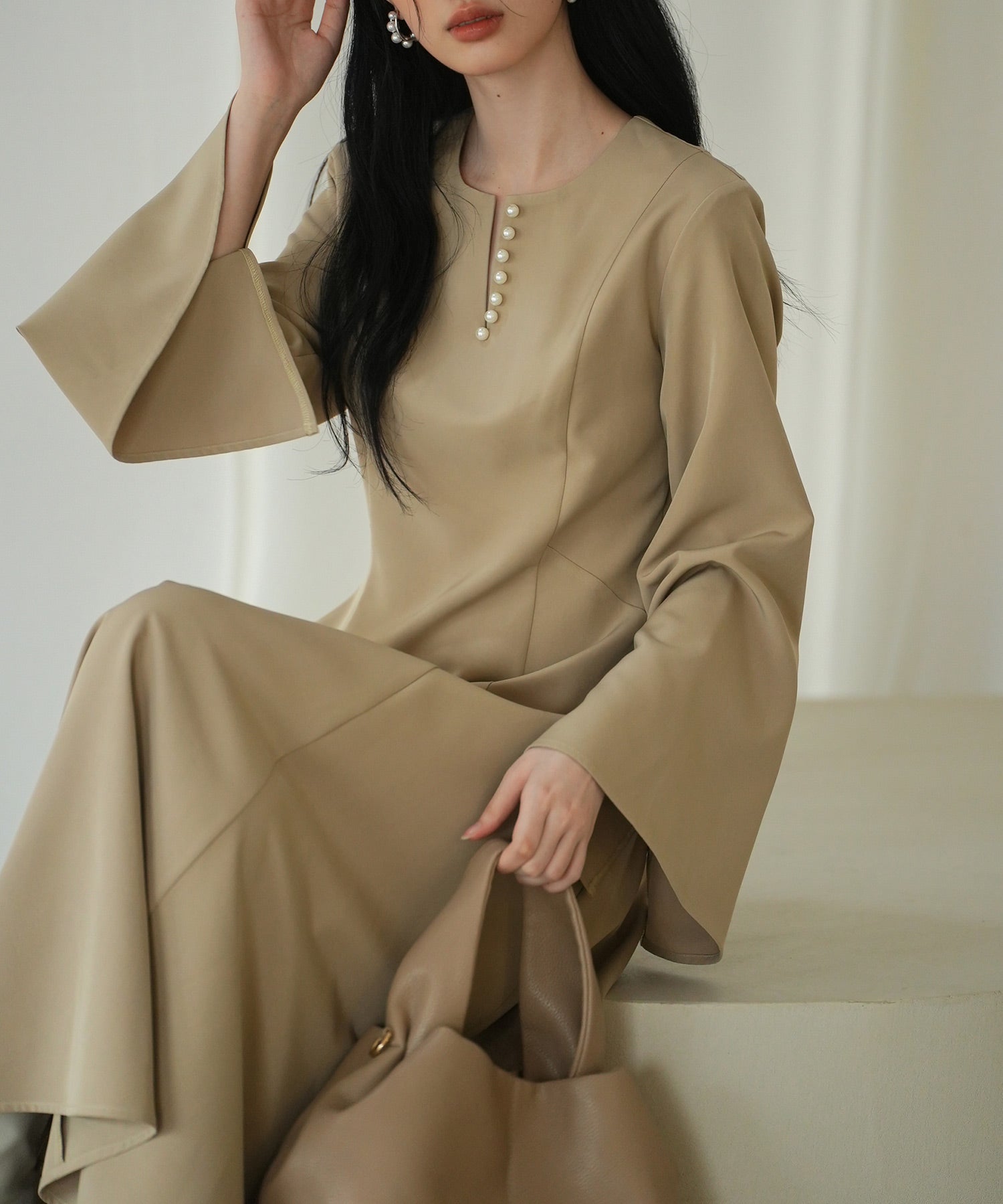 パール付きキーネックフレアワンピースsdp0106 ベージュ