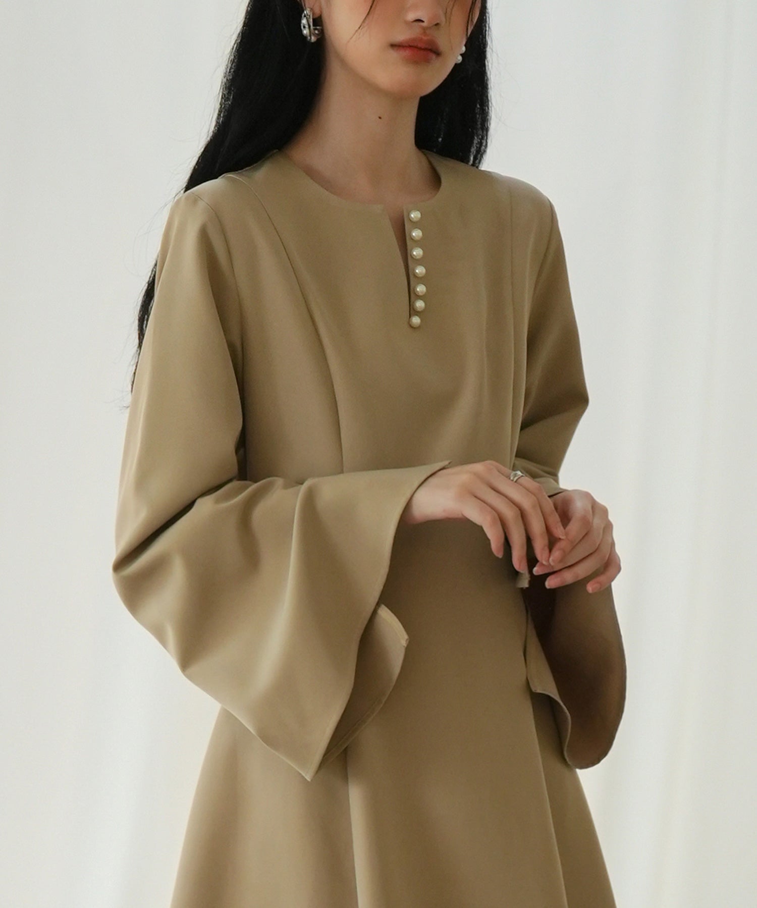 パール付きキーネックフレアワンピースsdp0106 ベージュ