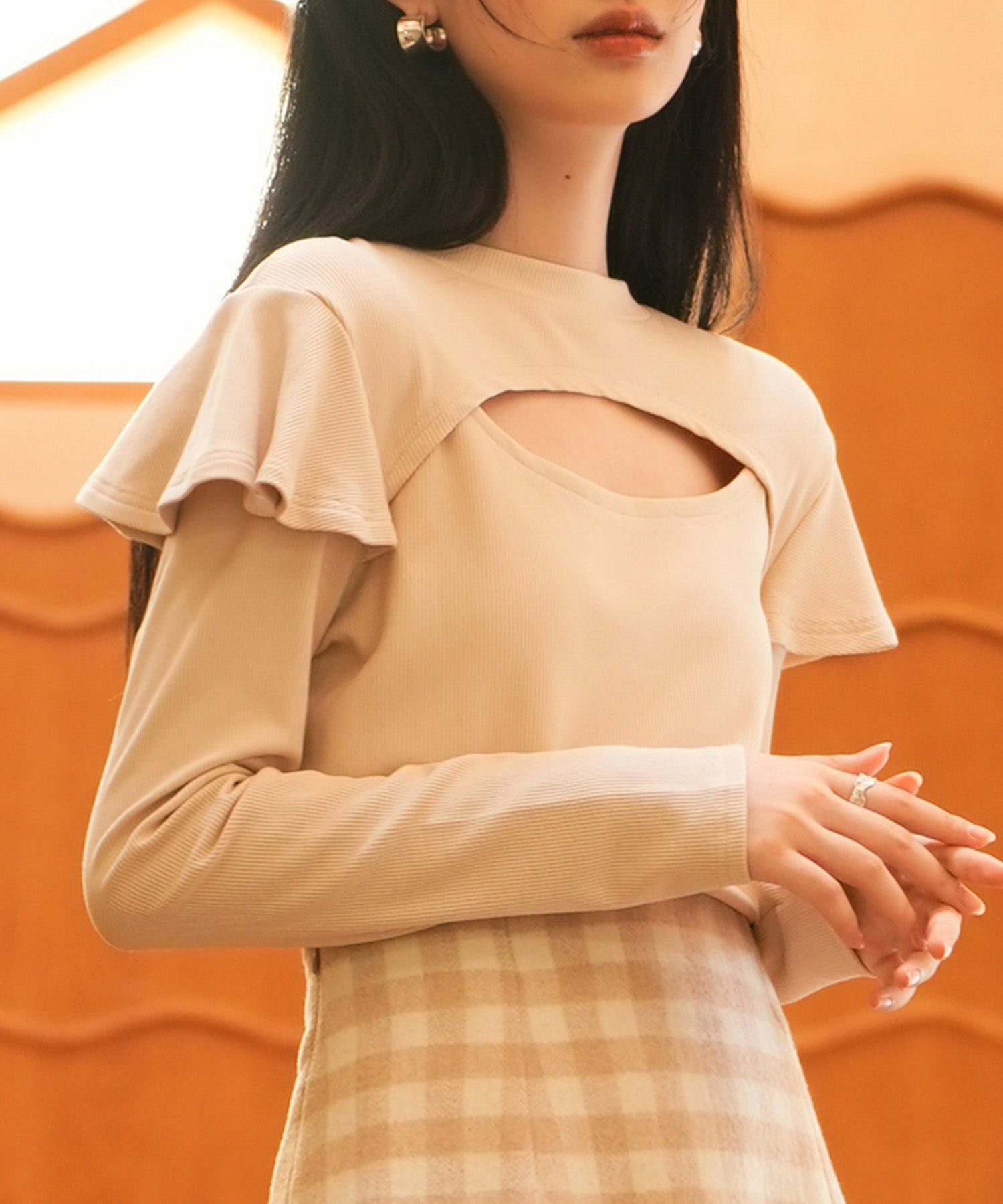 フロントカットアウトカットソートップスsdp0110 ベージュ